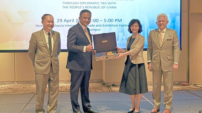 China com promotes ebays asian trading community