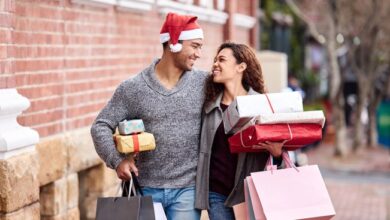 Most holiday shoppers will keep clicking