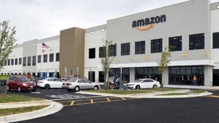 Simon Property Group weighs empty mall spaces as Amazon centers | Crain ... New amazon mall offers space to all comers