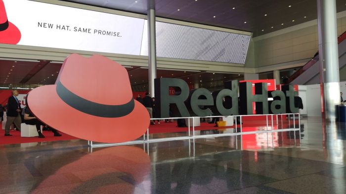 Red hat expands compaq relationship