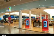 Microsoft to hawk online service at u s malls