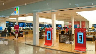 Microsoft to hawk online service at u s malls