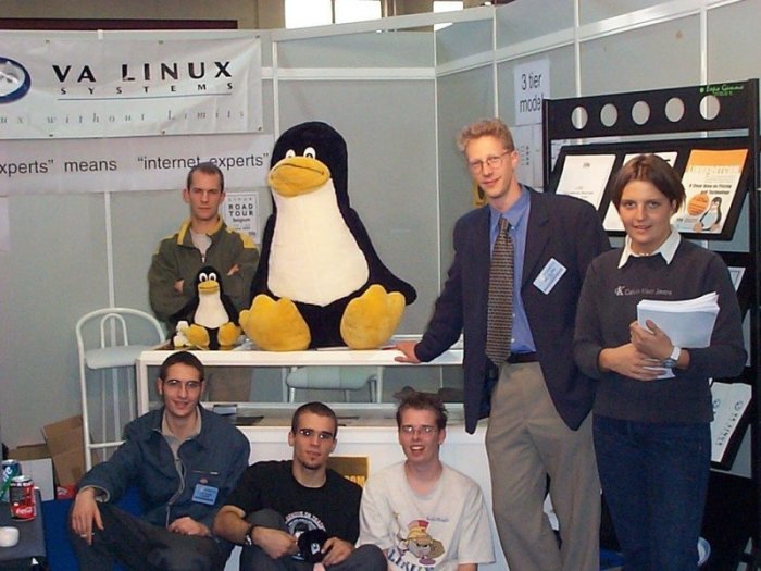 Va linux to help bring debian package to consumers