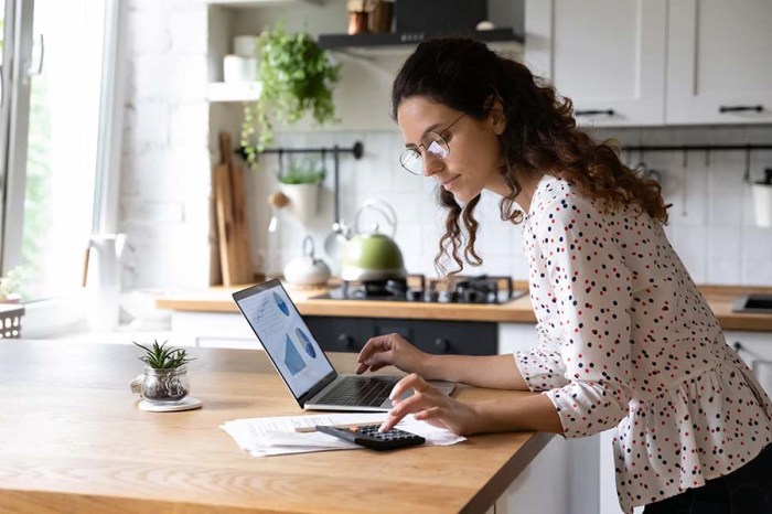 Schwab launches initiative to educate online traders